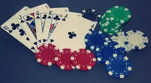Antarmuka Speed Blackjack mantra slot menampilkan kartu dealer, kartu pemain, dan tombol aksi cepat